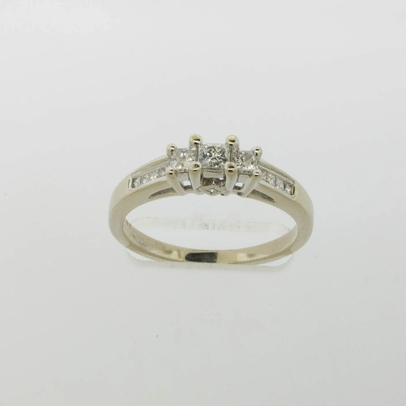14K White Gold 3 Diamond Ring with Accent Diamonds Size 7.5 Preowned Jewelry
