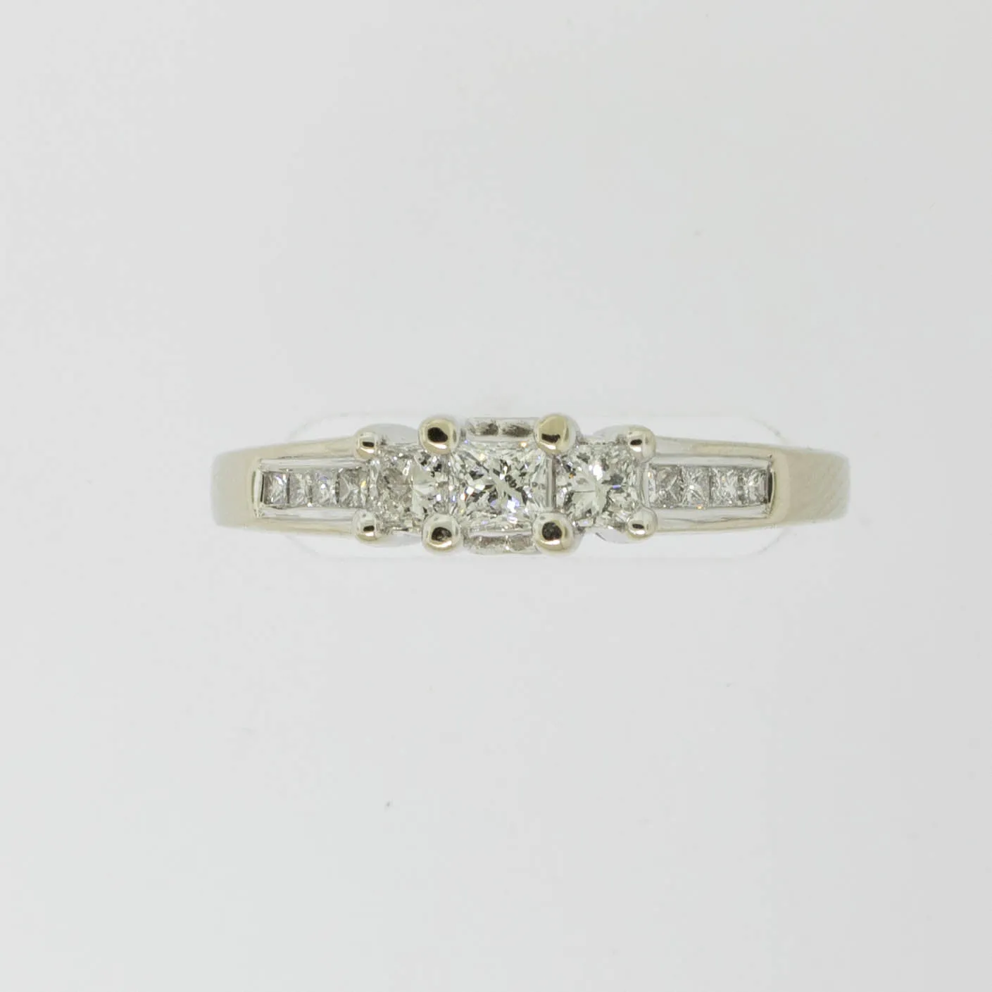 14K White Gold 3 Diamond Ring with Accent Diamonds Size 7.5 Preowned Jewelry