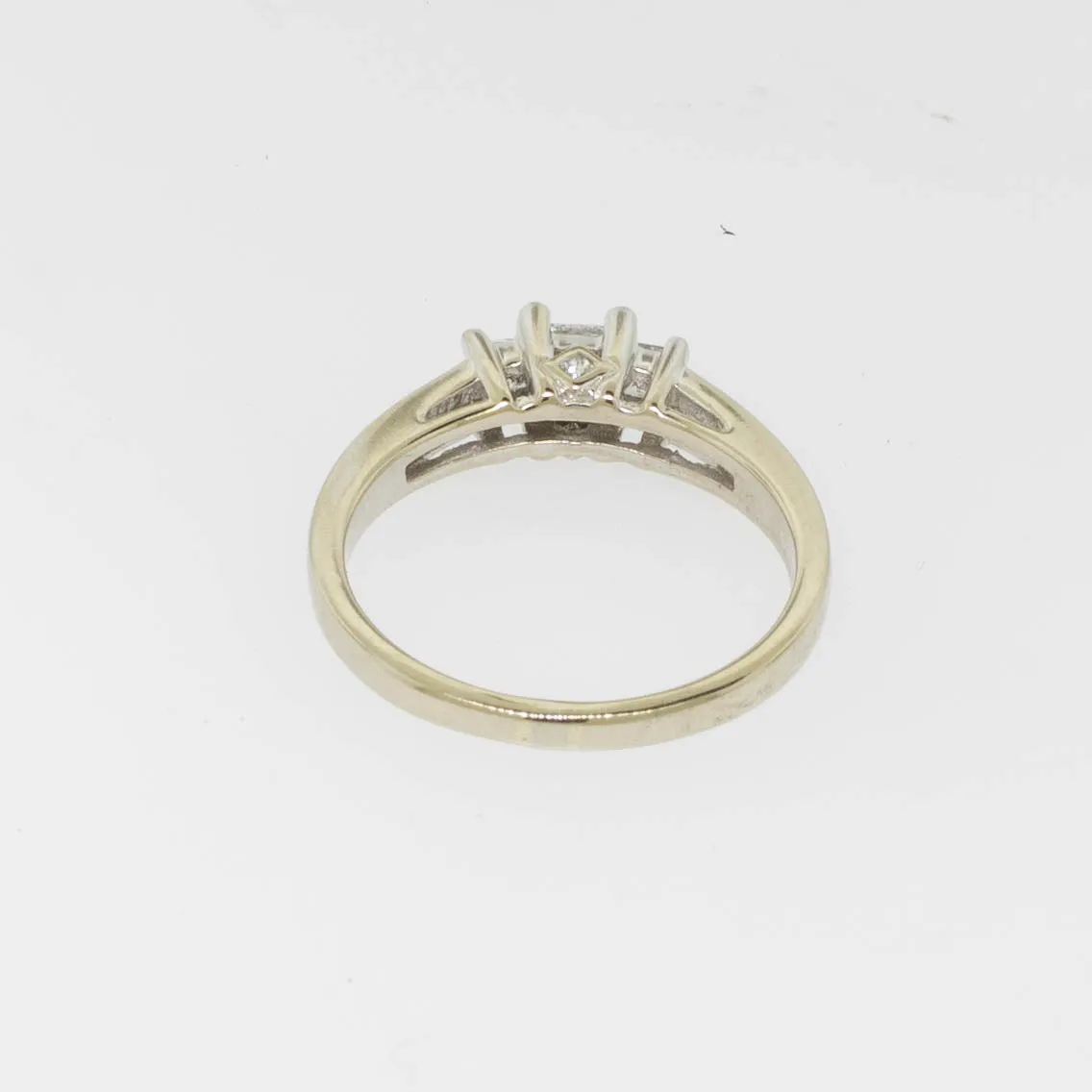 14K White Gold 3 Diamond Ring with Accent Diamonds Size 7.5 Preowned Jewelry