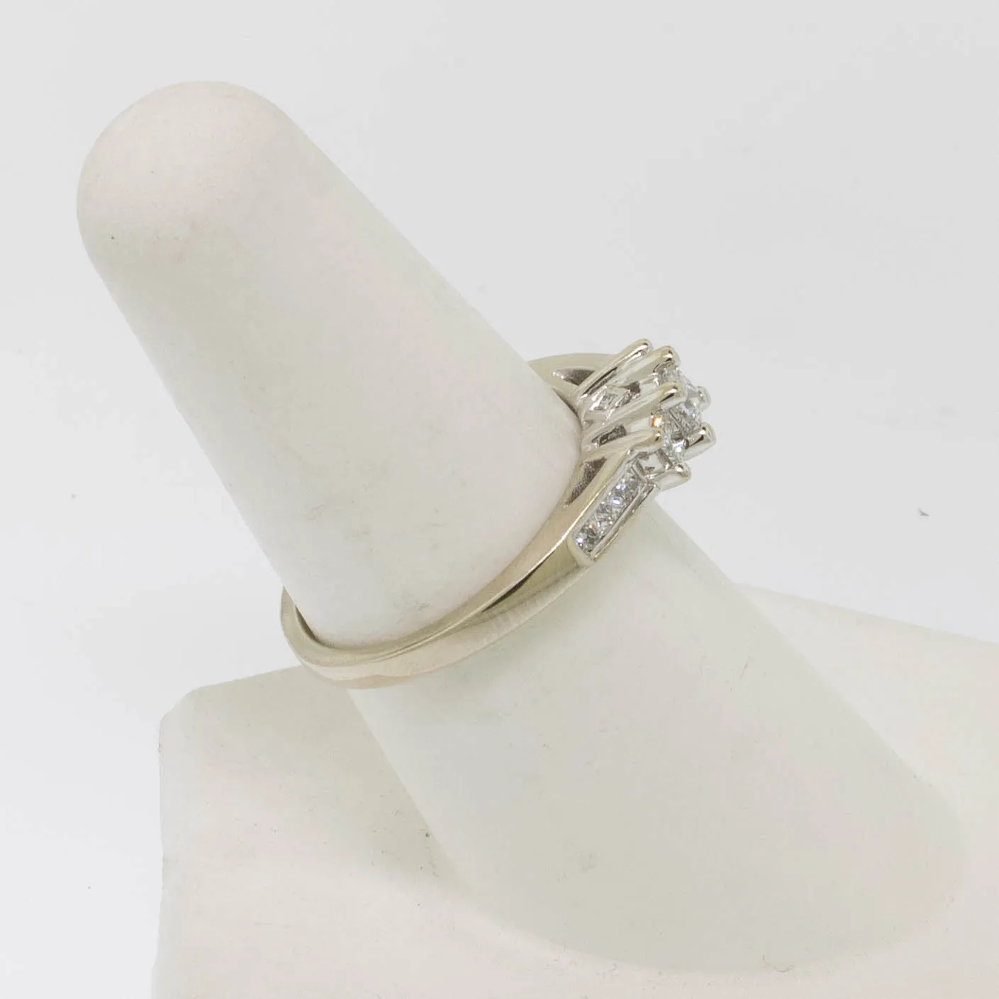 14K White Gold 3 Diamond Ring with Accent Diamonds Size 7.5 Preowned Jewelry