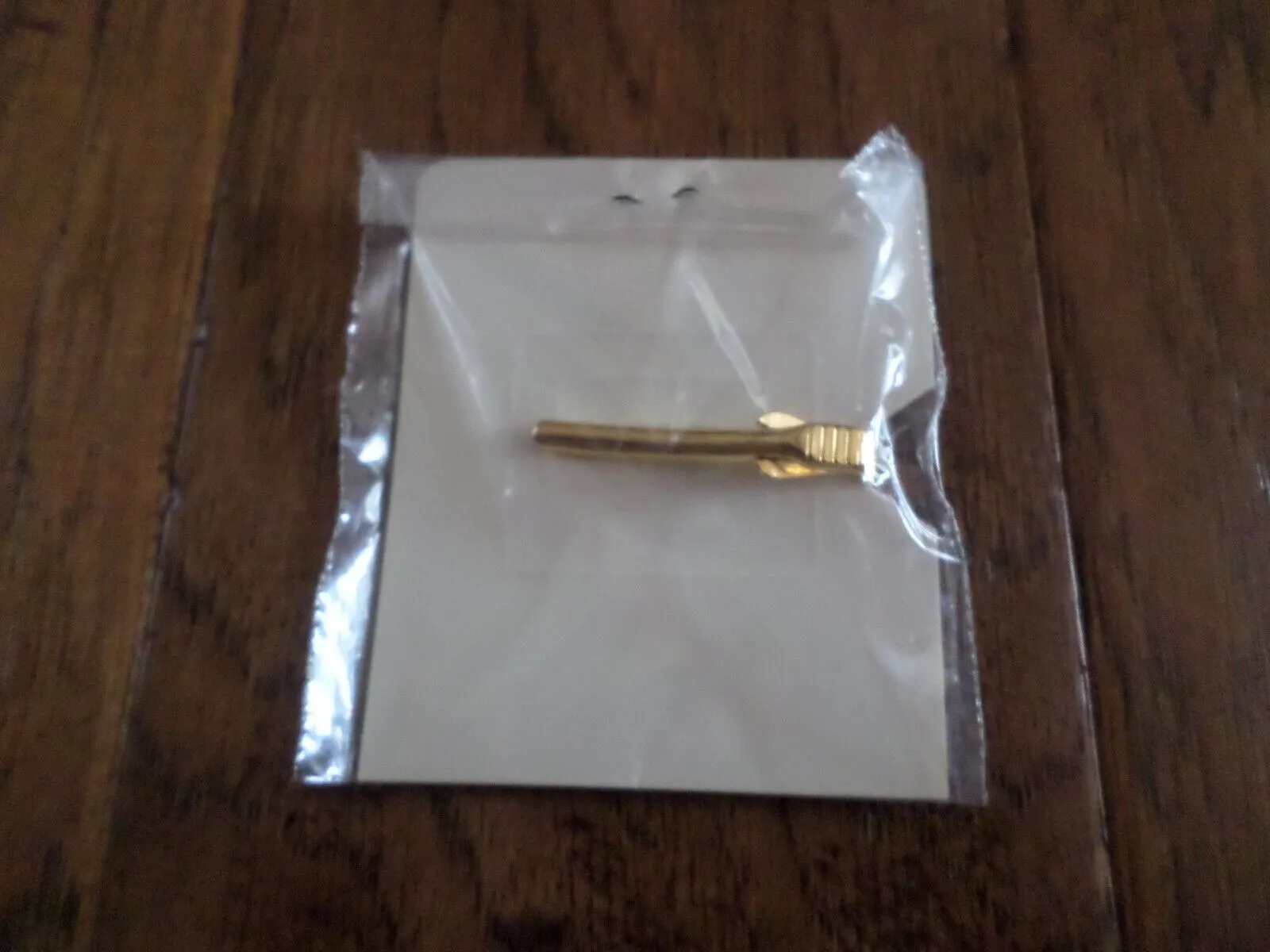 38 REVOLVER HAND GUN TIE BAR TIE TAC ON GOLD COLOR BAR U.S.A MADE