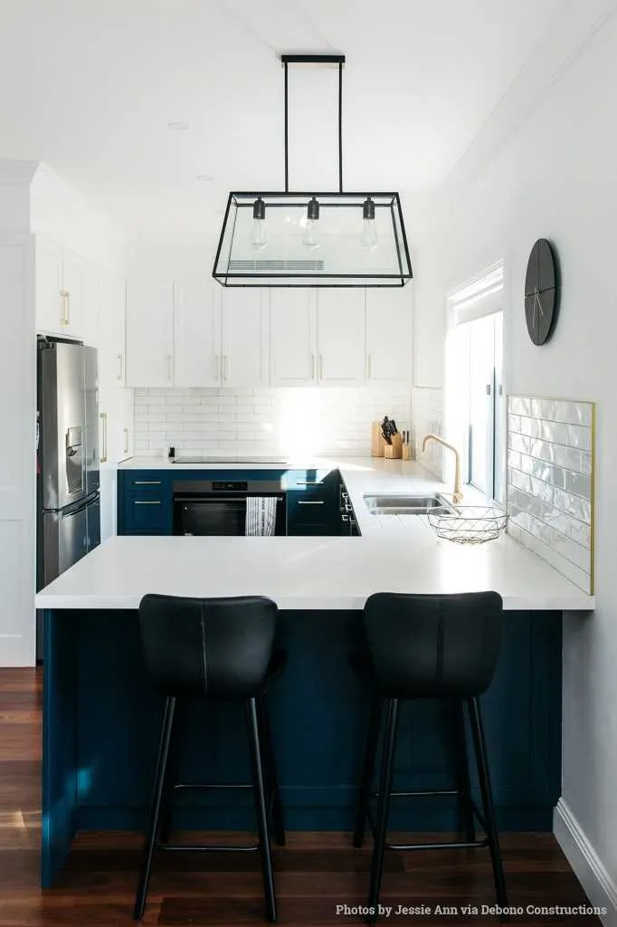 Broadview Glass Pendant Light
