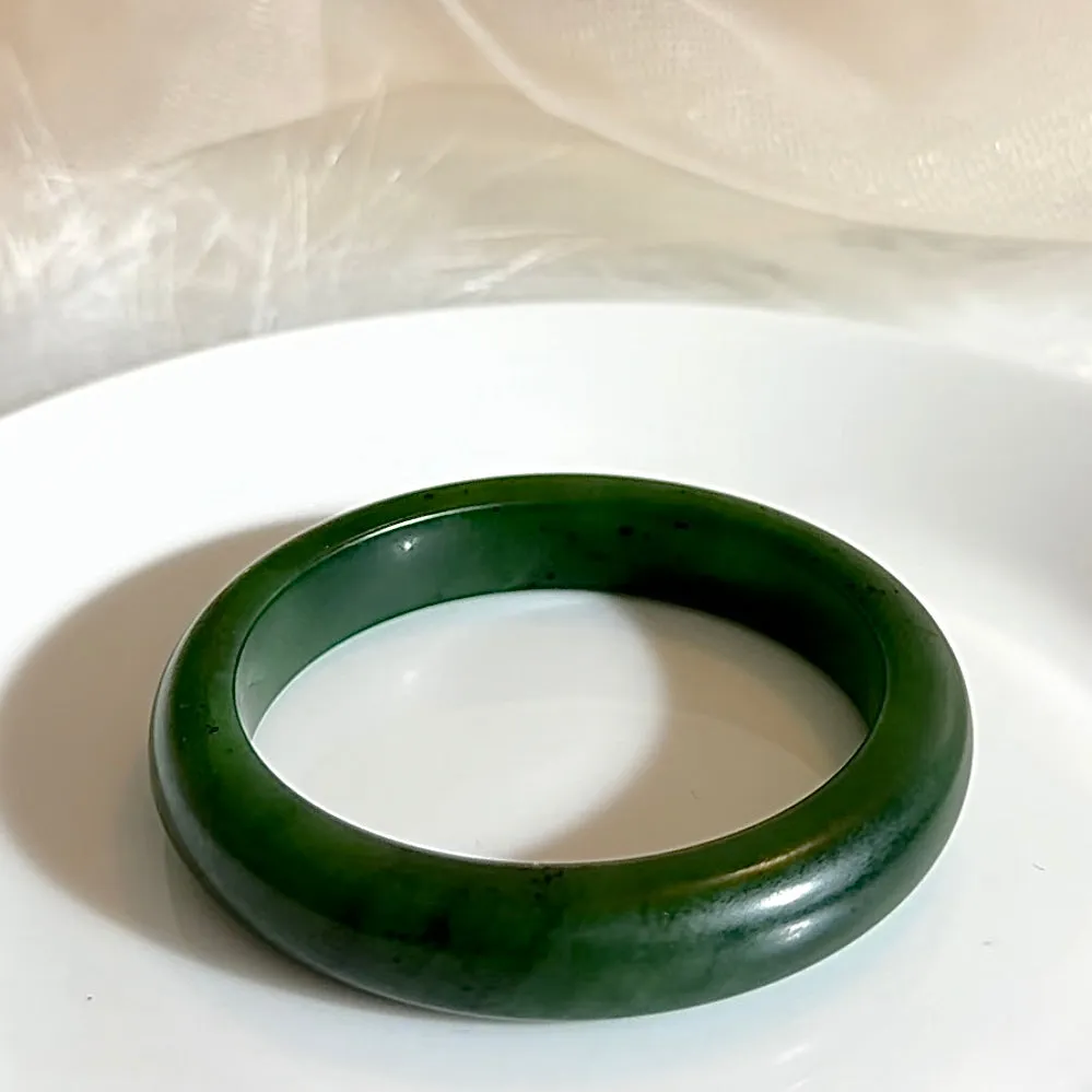 Certified Genuine Siberian green nephrite jade bracelet bangle - inner diameter 50mm - matte polish