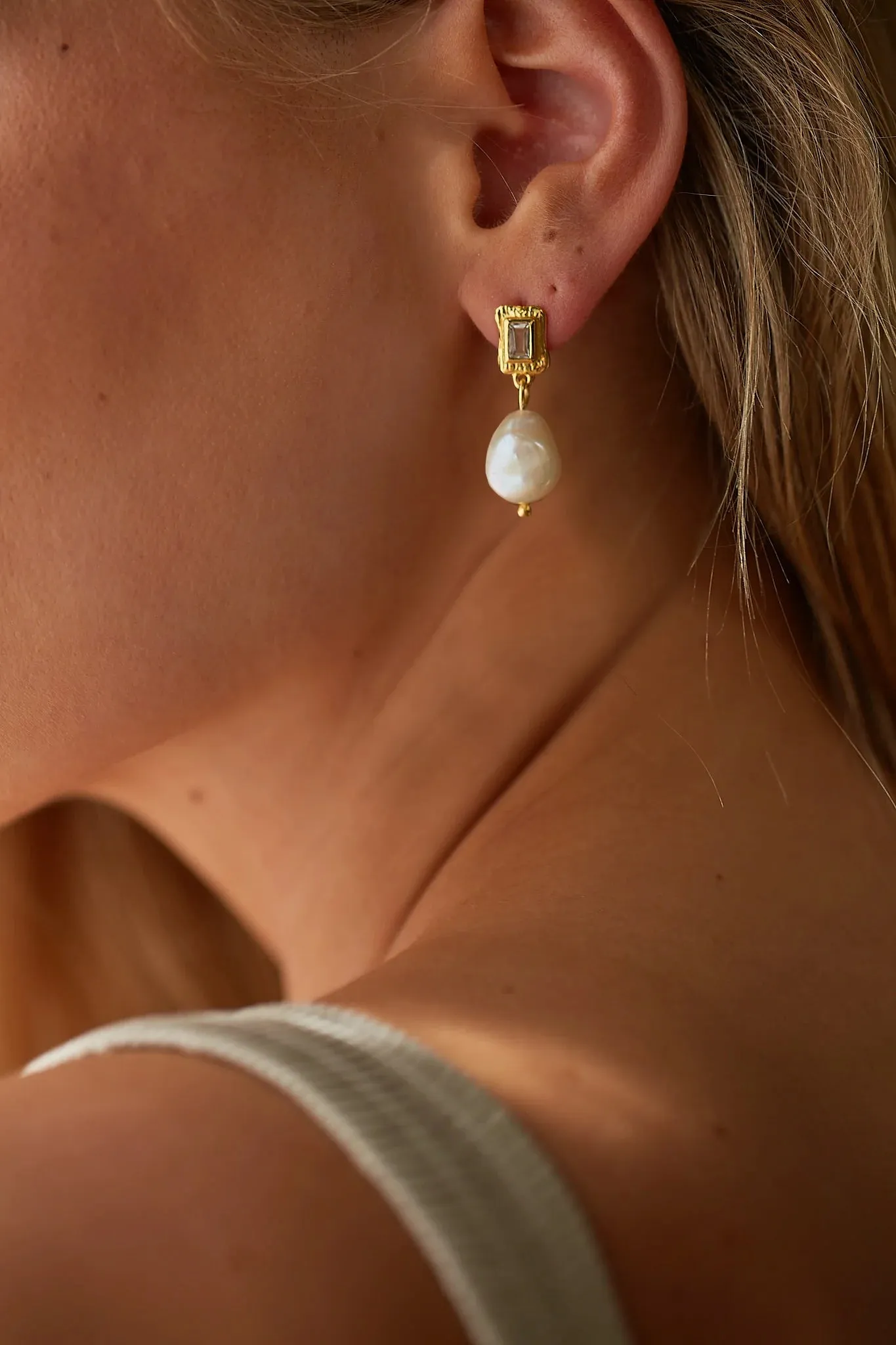 Lola Knight - Layla - Crystal And Pearl Drop Earrings - 18ct Gold