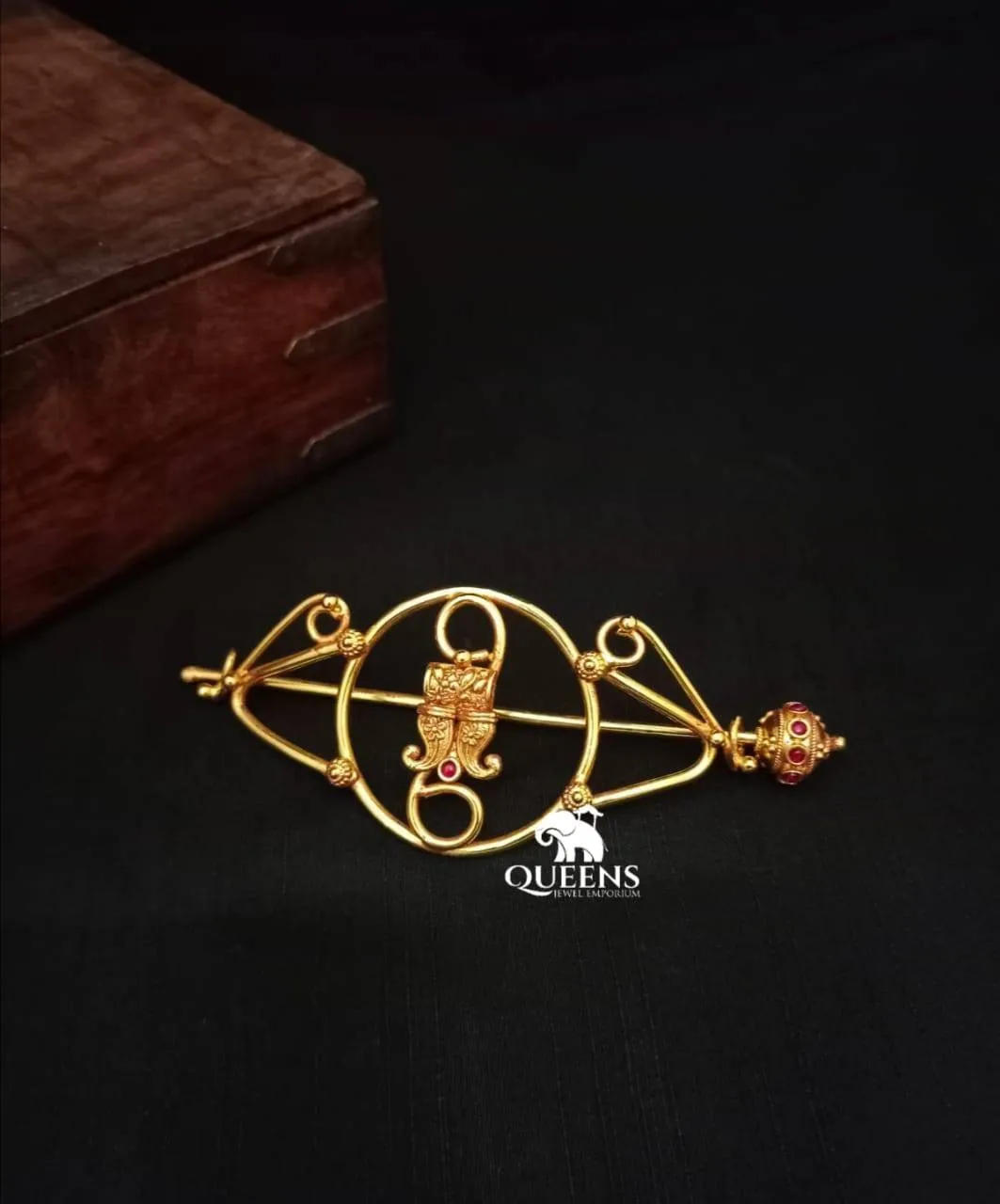 PRASSED HAIRPIN