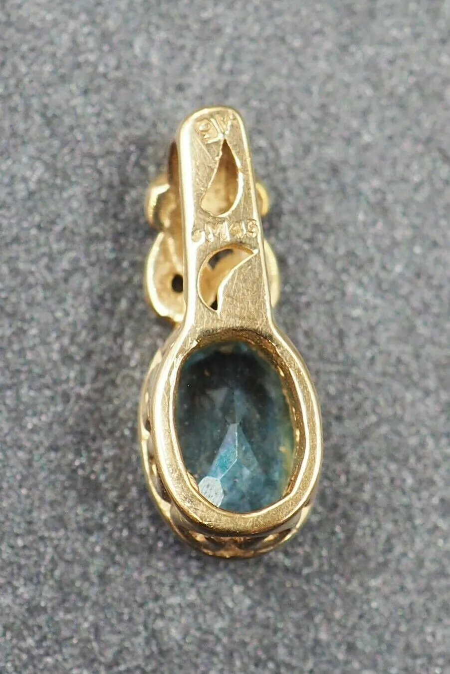 Topaz 9ct Yellow Gold Pendant