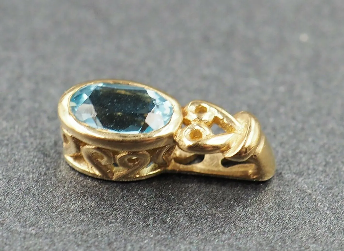 Topaz 9ct Yellow Gold Pendant